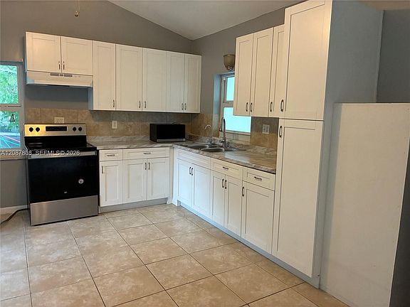 4th image of 6124 SW 38th St