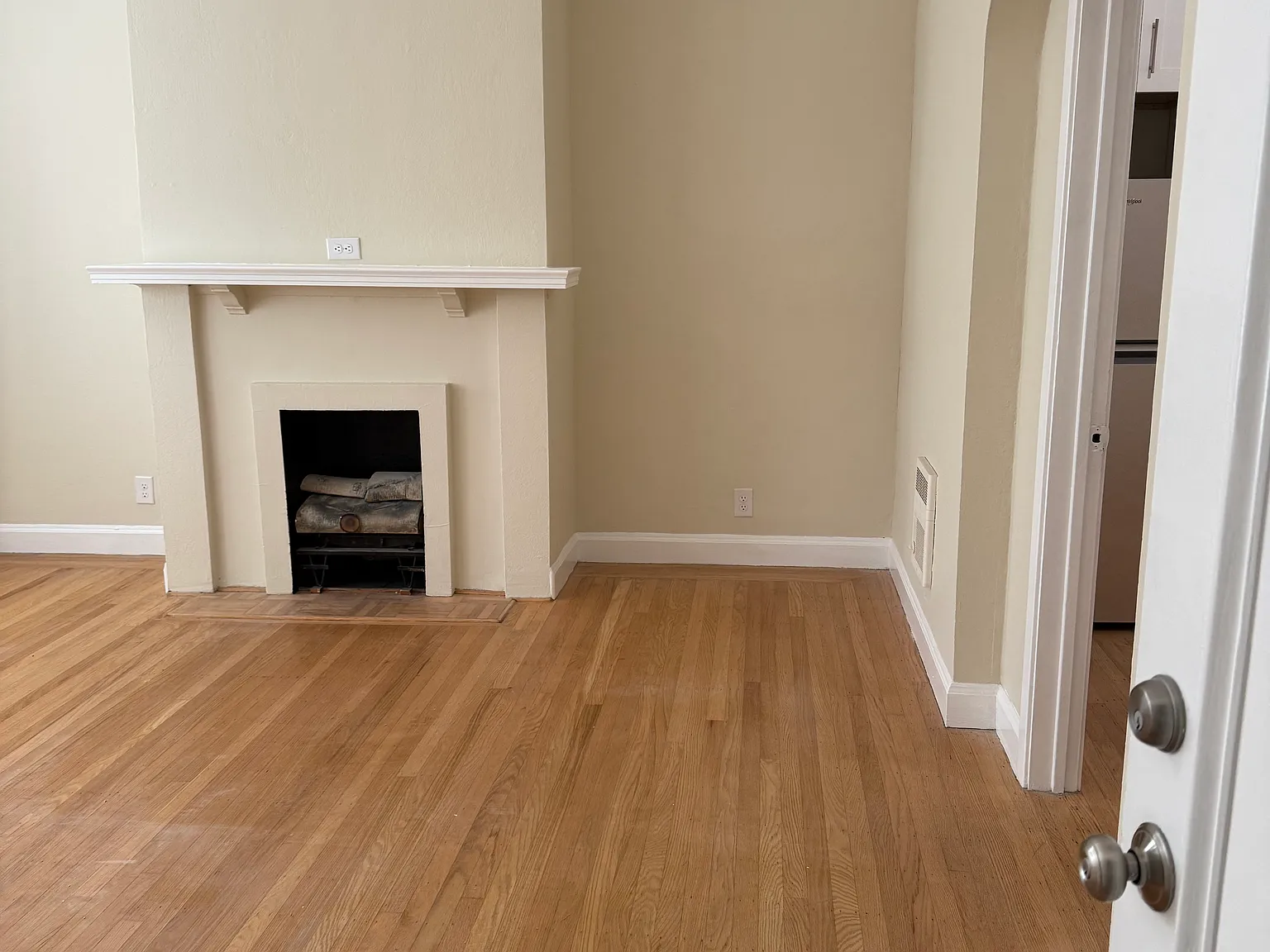 Studio, 460 sqft, $2,600 — Photo 3