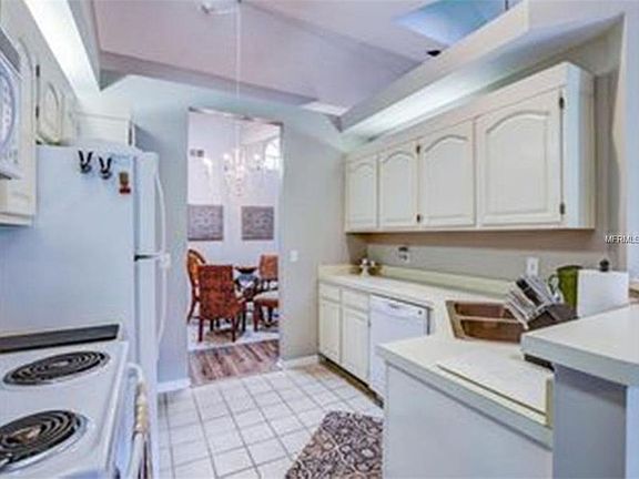 3rd image of 117 Wimbledon Cir #201