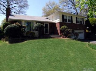 61 Morewood Oaks, Port Washington, NY 11050