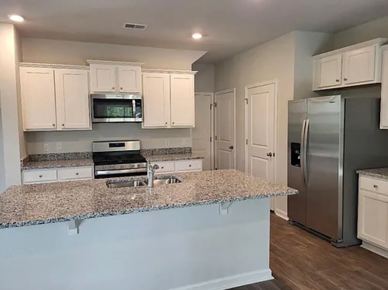 4 bed, 1976 sqft, $3,000 — Photo 4