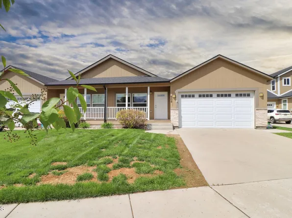 605 40th St E, Williston, ND 58801