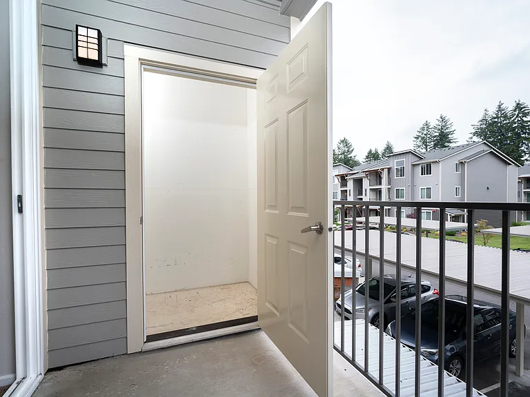 2x2 Balcony + Storage