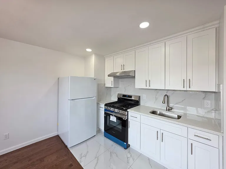 1418 Bath Ave #2-F — Photo 2