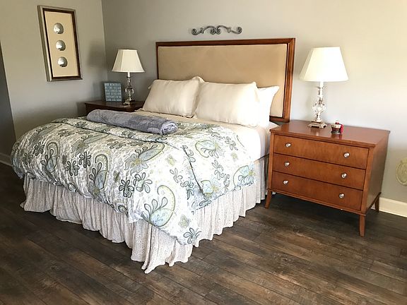 3rd image of 102 Yacht Harbor Dr Unit 574