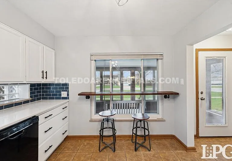 391 Perry Dr — Photo 10