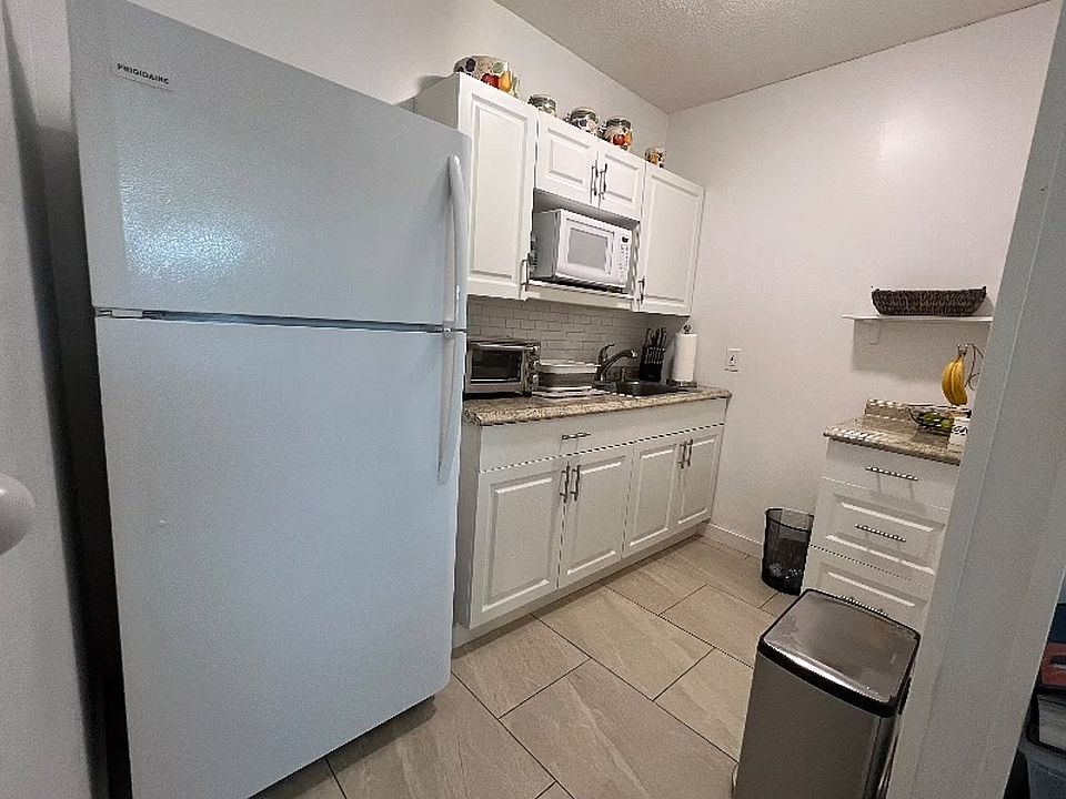 2nd image of 3517 Baxter Dr