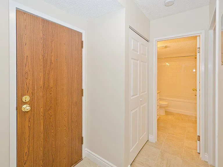 247 20th Ave NE #1 — Photo 3