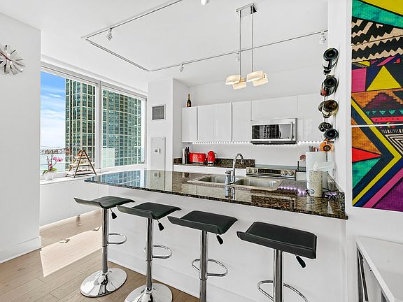 3rd image of 8 E Randolph St Unit 3001
