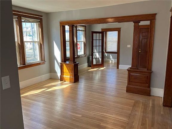 4th image of 212 Lyon Ave