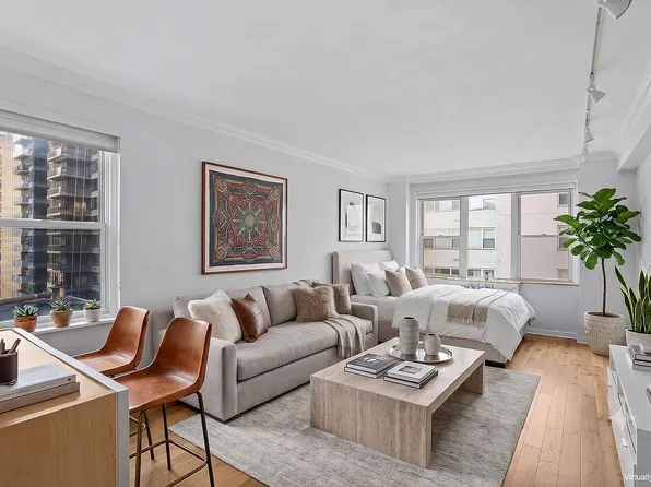 310 E 49th St #9CC, New York, NY 10017