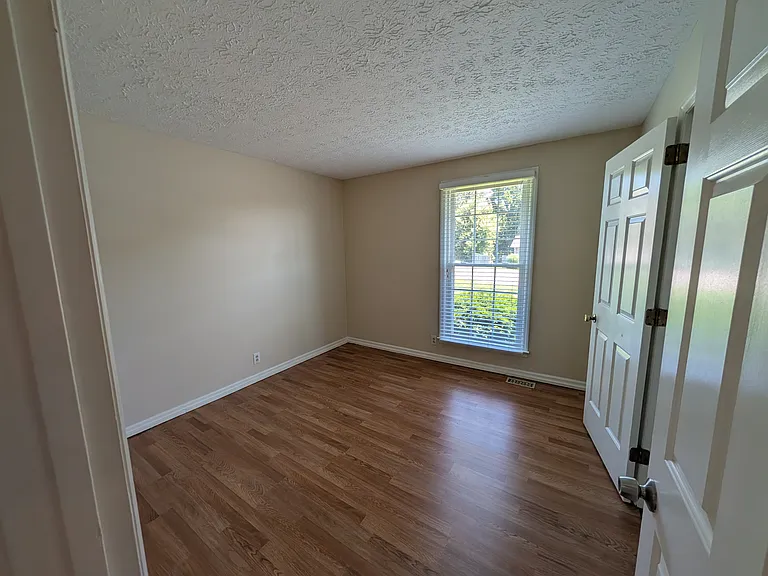 102 Post Oak Rd — Photo 11