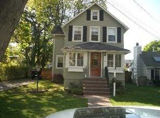 16 Lowerre St, Babylon, NY 11702