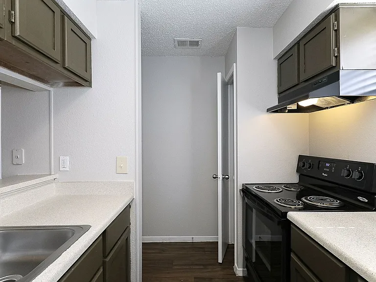 City Crest Apartments — Photo 146