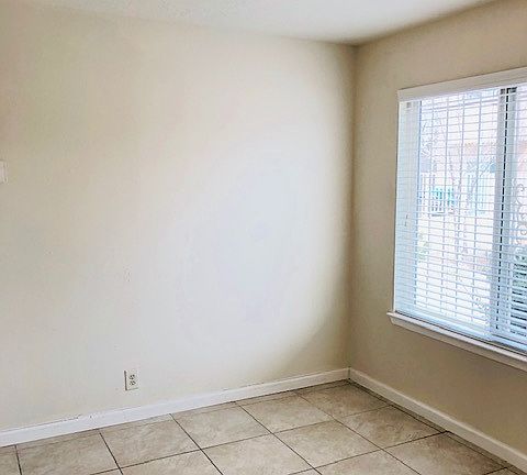 4th image of 3617 Wellesley Dr NE APT A