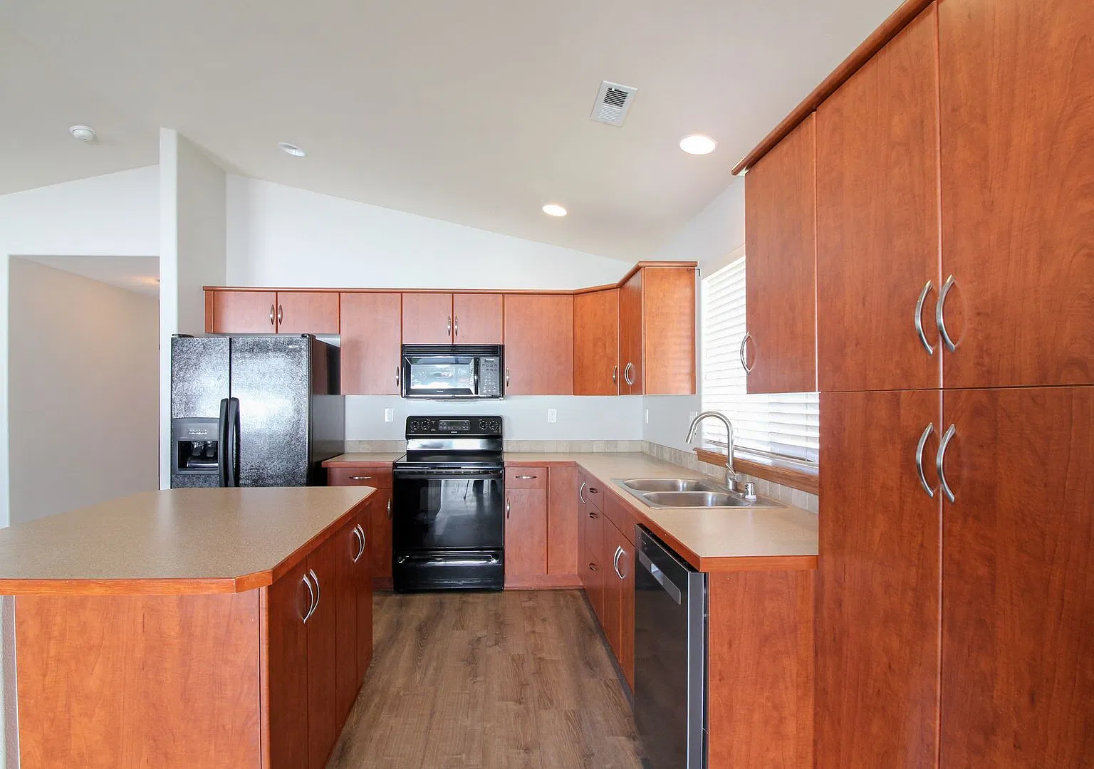 3 Bedroom, 2 Bath Home in Richland — Photo 3