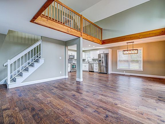 3rd image of 2116 Lakeview Dr E