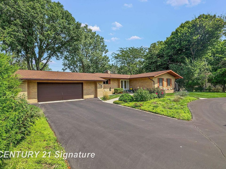 1st image of 2094 Riverwood Dr