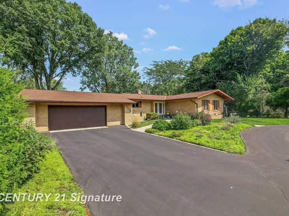 2094 Riverwood Dr, Okemos, MI 48864