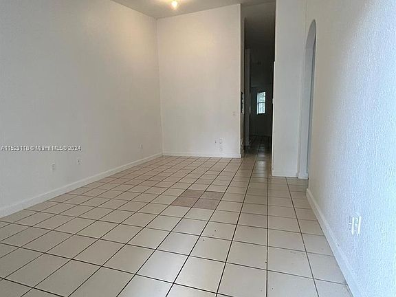 3rd image of 1652 SE 28th St Unit 204