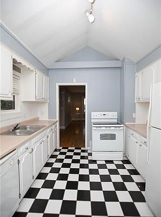 3rd image of 505 E 60th St