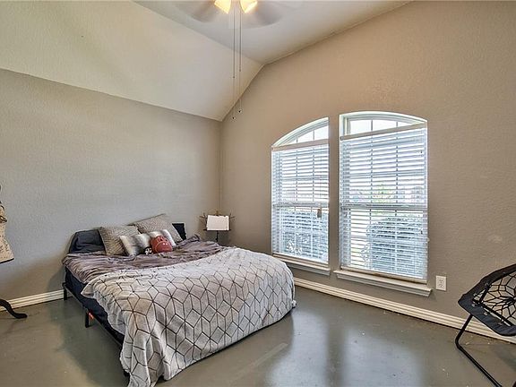 4th image of 1526 Grey Willow Ln
