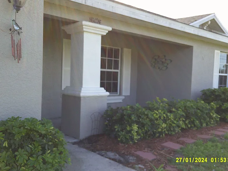 2718 SW 3rd Ln — Photo 2