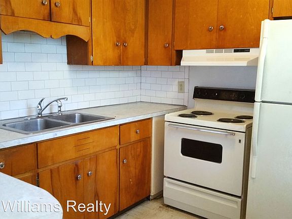 3rd image of 105 E 10th Ave