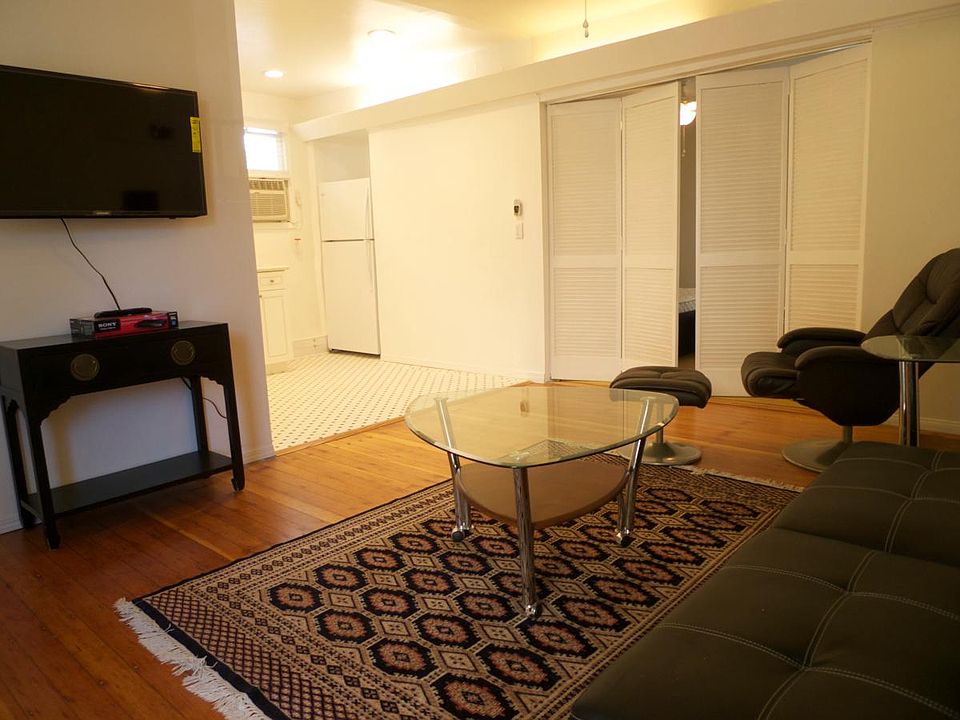 1st image of 400 N Doheny Dr APT 8