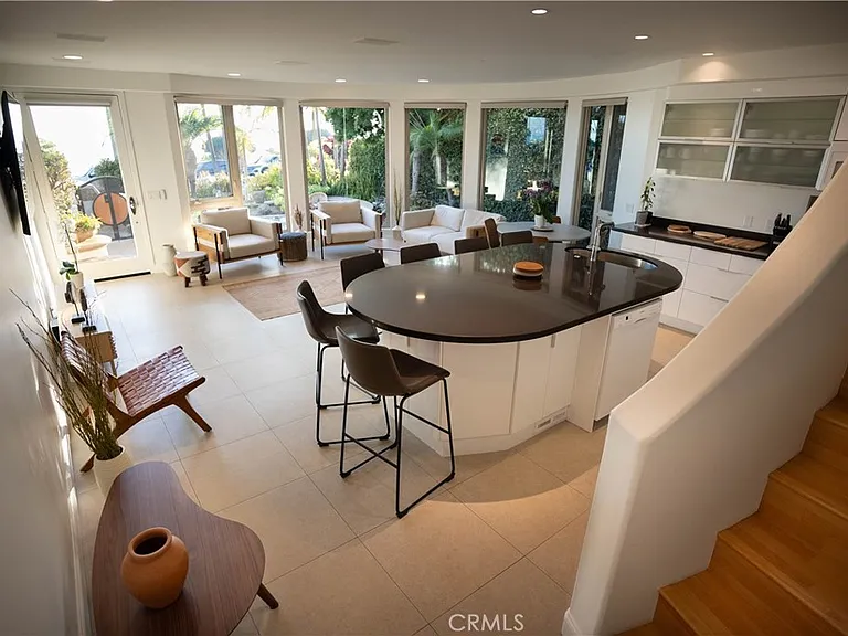 558 Cliff Dr — Photo 8