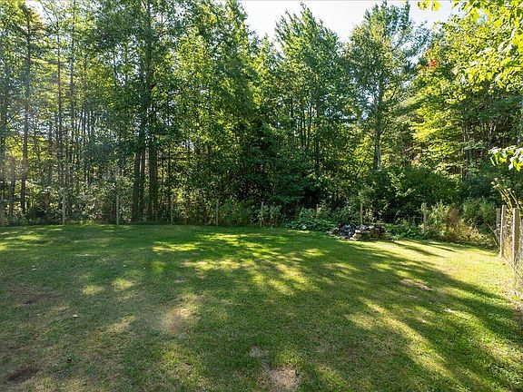 5th image of 122 Woody Lane