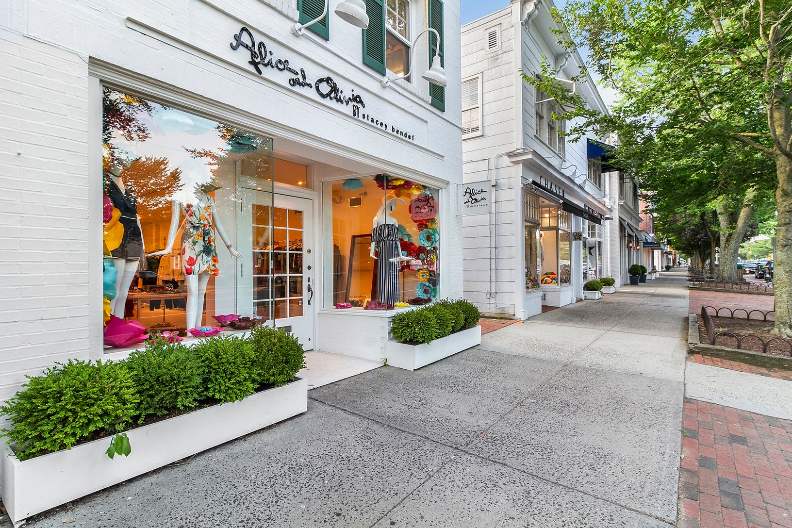  Main Street A Short Stroll Away