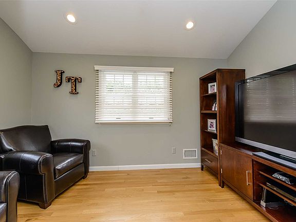5th image of 255 Nassau Ave