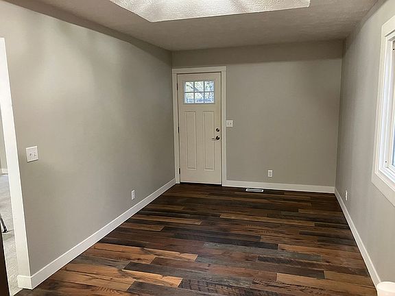 3rd image of 8411 S 142nd St