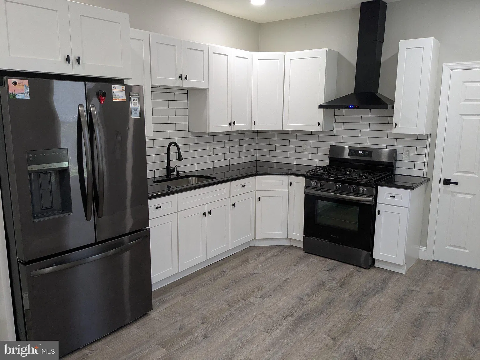 5 bed, 1318 sqft, $2,300 — Photo 4
