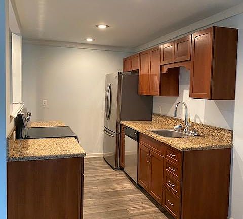 3rd image of 932 100th Ave NE APT 114