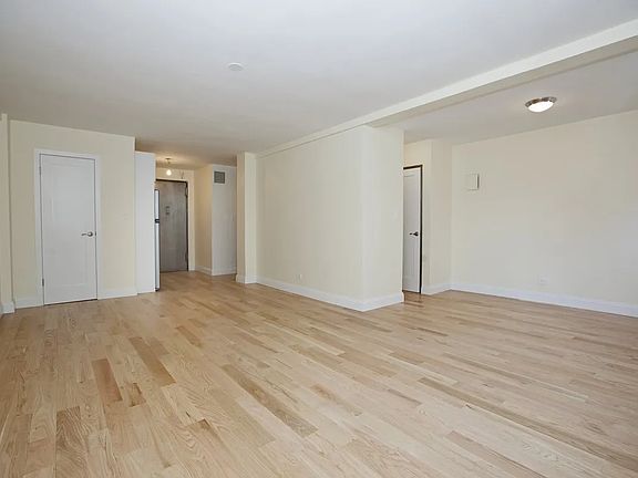 4th image of 160 E 27th St APT 10D