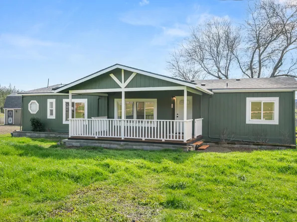 533 Chateau Dr, Eagle Point, OR 97524