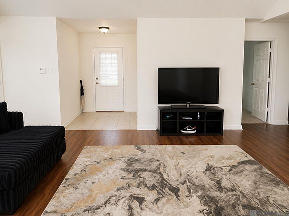 4th image of 23857 Rosemont Ave