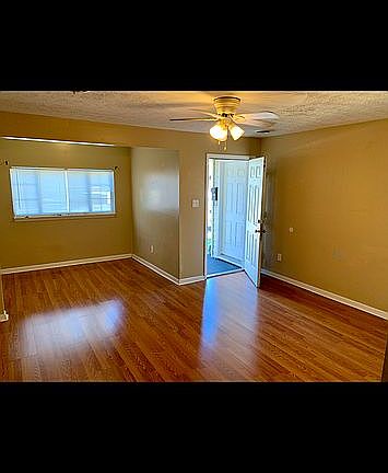 5th image of 208 Glen St