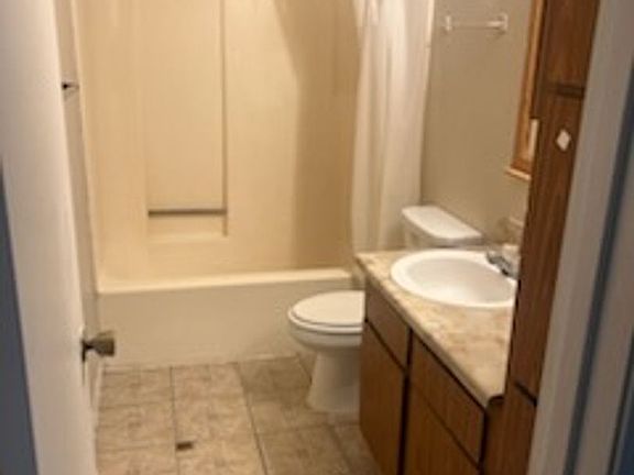 3rd image of 1123 Boulevard St #E