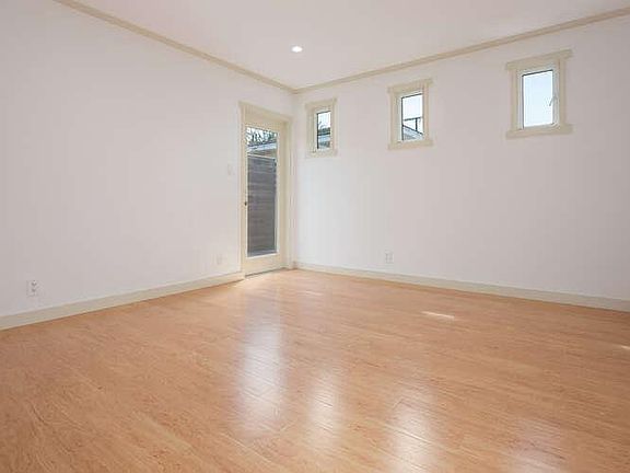 5th image of 12700 Dewey St