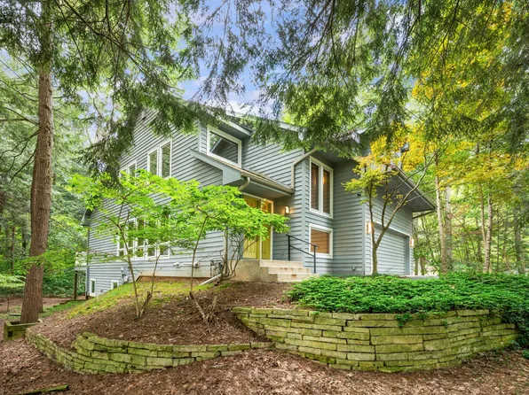12760 Highland Shores Dr, Sawyer, MI 49125