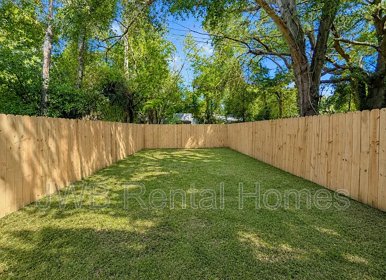 226 Spruce St — Photo 21