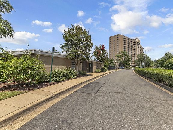 3rd image of 1225 Martha Custis Dr APT 914