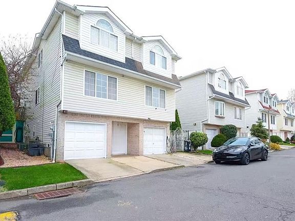5th image of 32 Belair Ln
