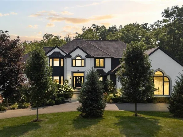 2605 High Winds Ln, Oakland, MI 48363