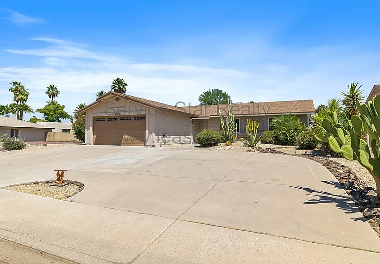 6802 E Paradise Ln — Photo 2