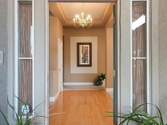 4th image of 1061 Houston Cir