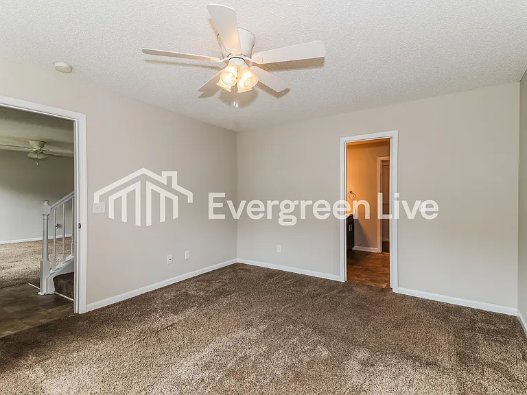 519 Oakbrook Village Rd — Photo 6
